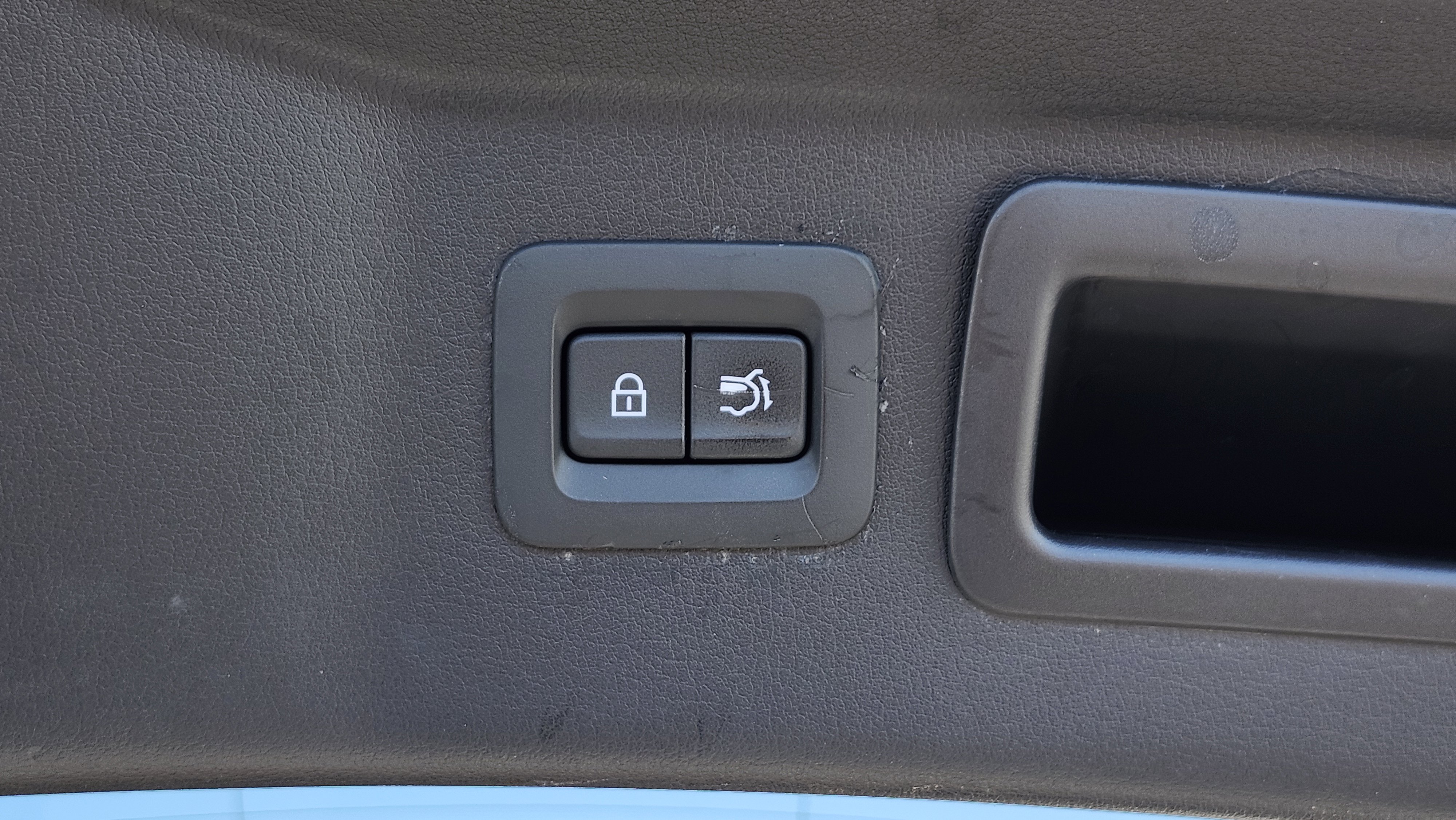 Used 2024 MAZDA CX-90 Plug-In Hybrid w/ Preferred image 17