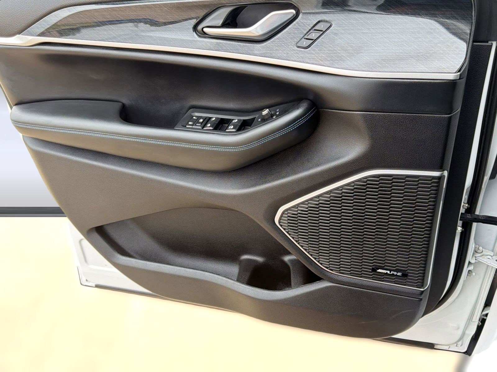 Used 2022 Jeep Grand Cherokee Trailhawk w/ Advanced Protech Group II image 21