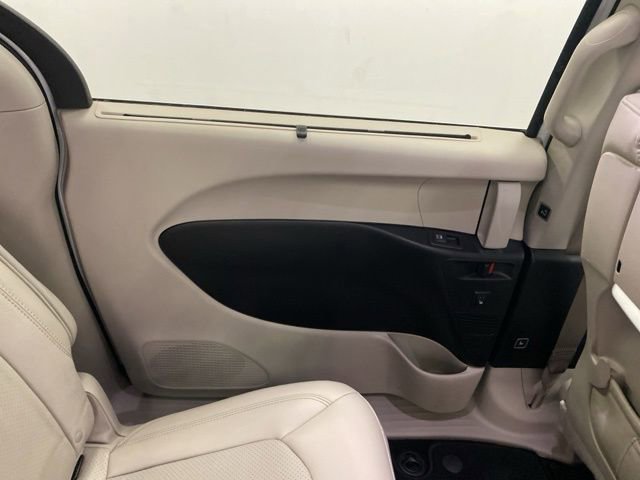 Used 2018 Chrysler Pacifica Touring-L Plus w/ Advanced Safetytec Group image 23