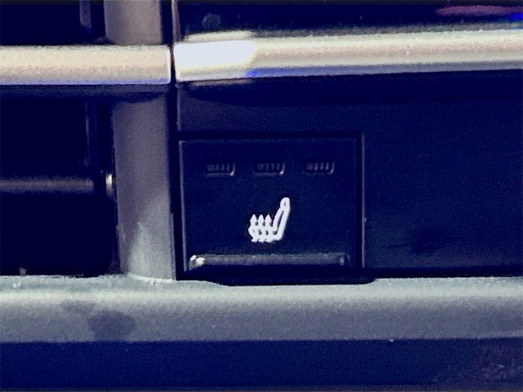 Used 2025 Toyota Sienna XLE image 17