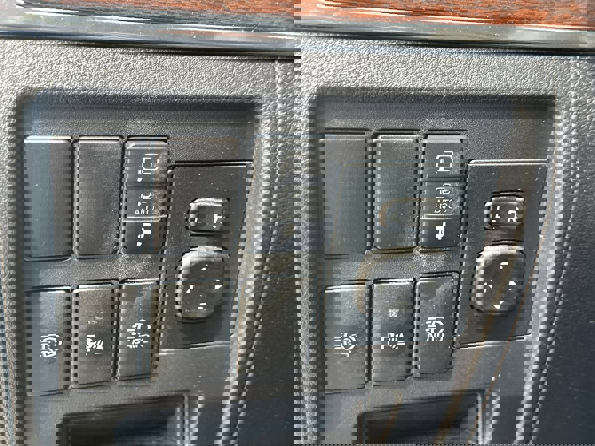 Used 2018 Toyota Land Cruiser image 36