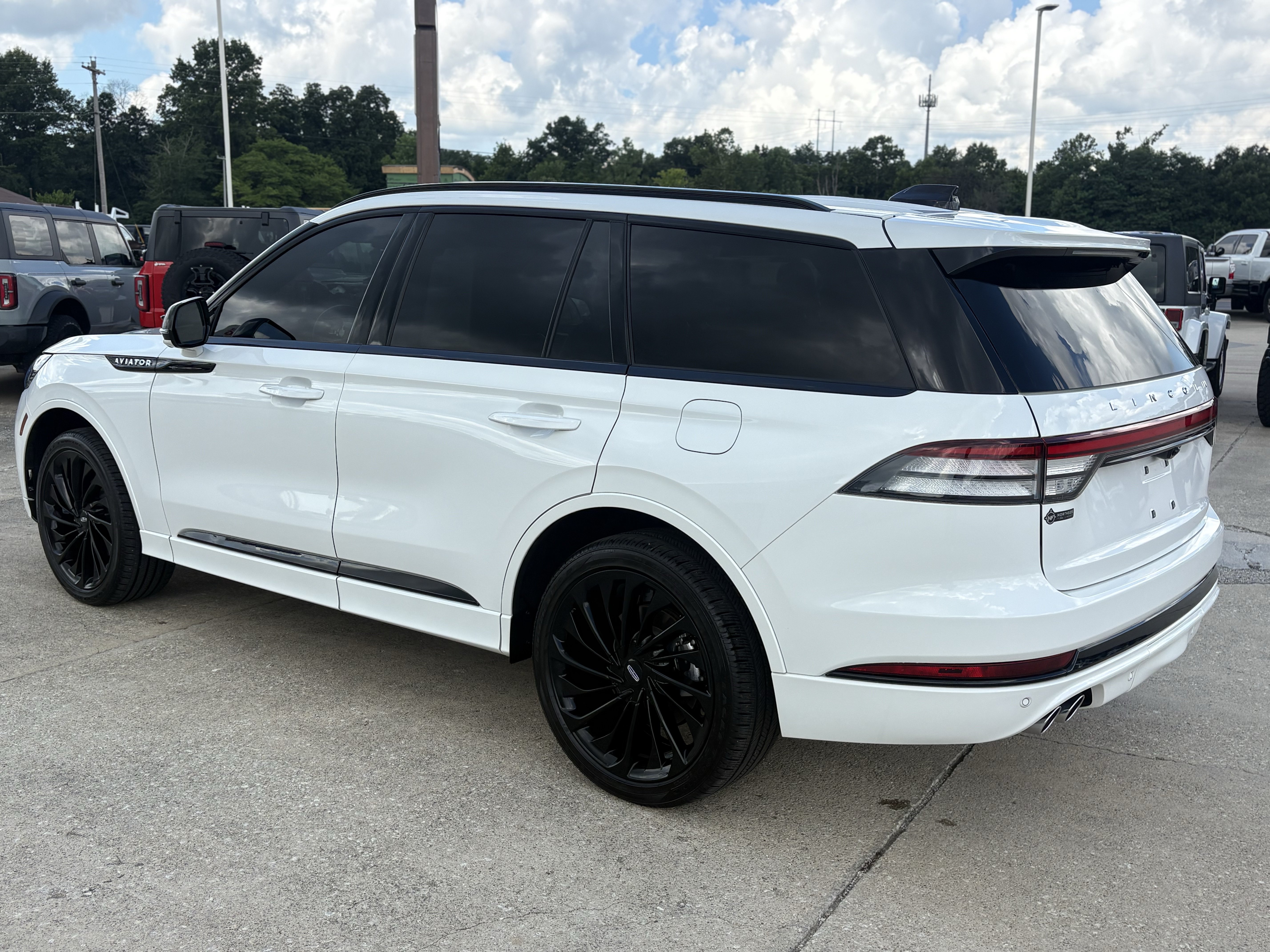 Used 2025 Lincoln Aviator Reserve w/ Equipment Group 201A AWD/4WD image 6