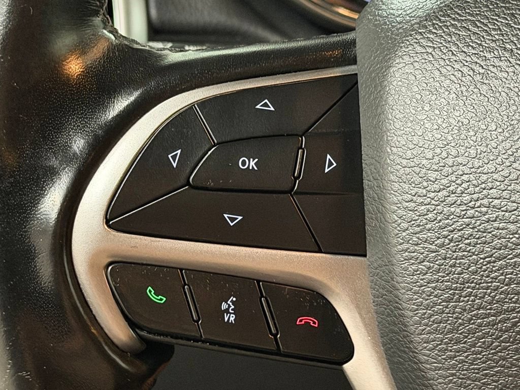 Used 2020 Jeep Grand Cherokee Laredo AWD/4WD image 33