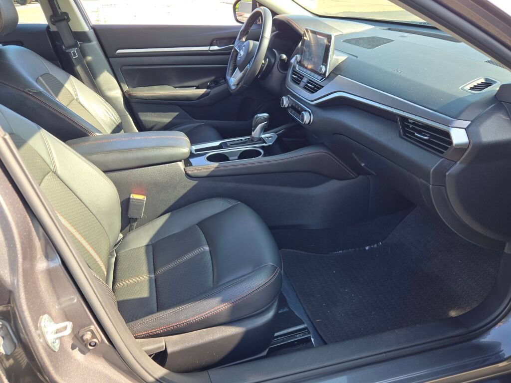 Used 2024 Nissan Altima 2.5 SR FWD image 16