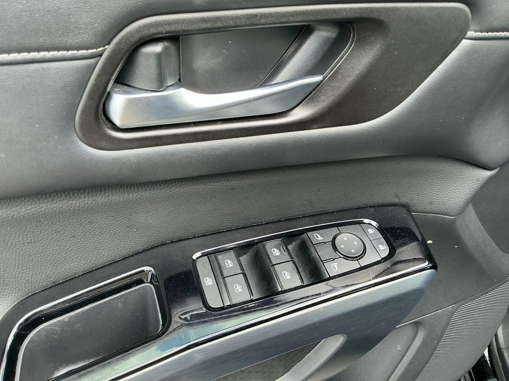 Used 2023 Nissan Pathfinder SL AWD/4WD image 23