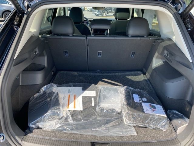 New 2025 Volkswagen Tiguan SE image 63