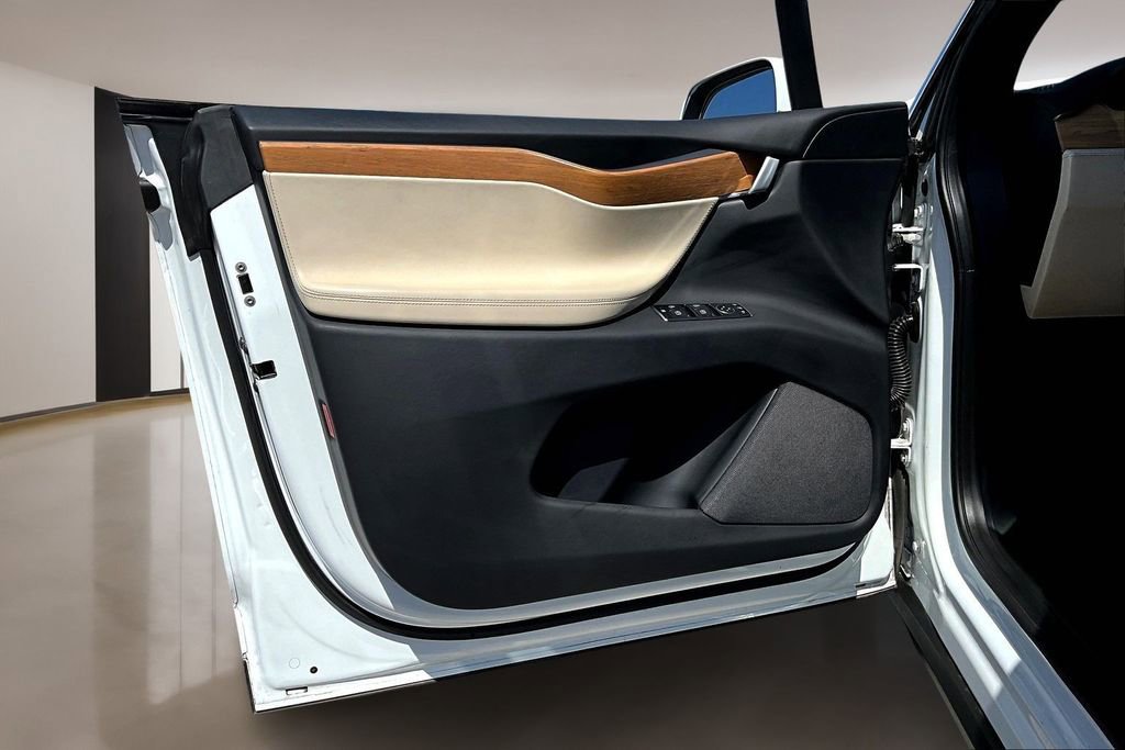 Used 2020 Tesla Model X Long Range image 17