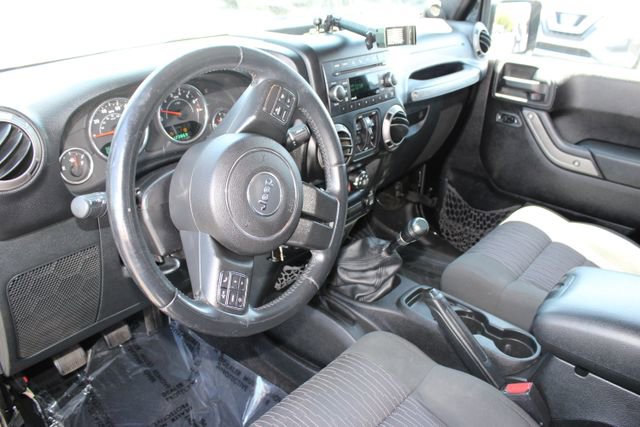 Used 2012 Jeep Wrangler Unlimited Sport AWD/4WD image 6
