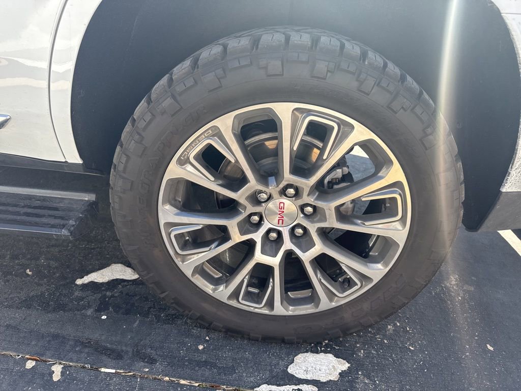 Used 2026 GMC Yukon Denali w/ Sun & Power Step Package image 12
