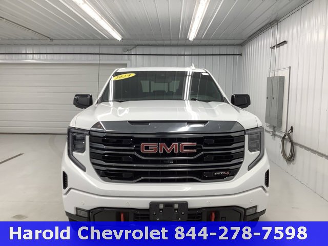 Used 2024 GMC Sierra 1500 AT4 w/ AT4 Preferred Package image 2