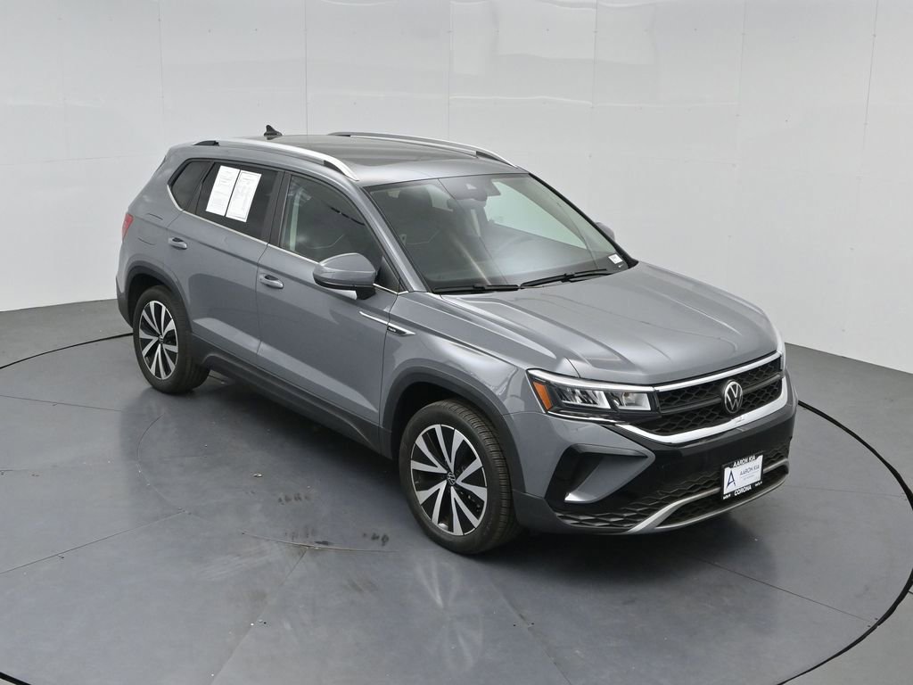 Used 2023 Volkswagen Taos SE w/ Panoramic Sunroof Package AWD/4WD image 38