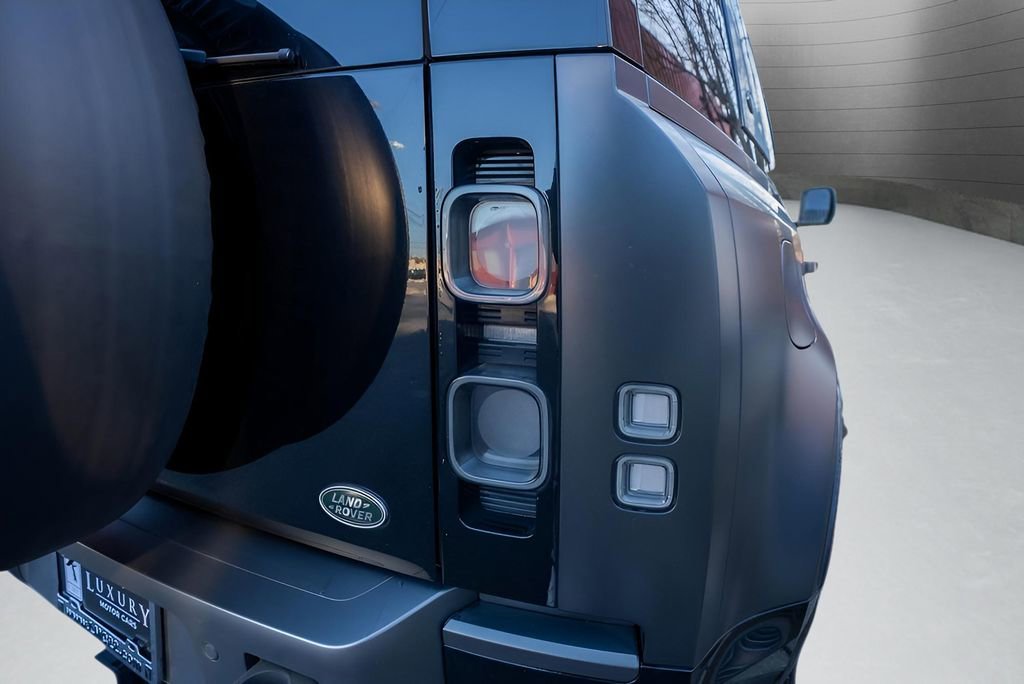 Used 2023 Land Rover Defender 110 V8 image 10