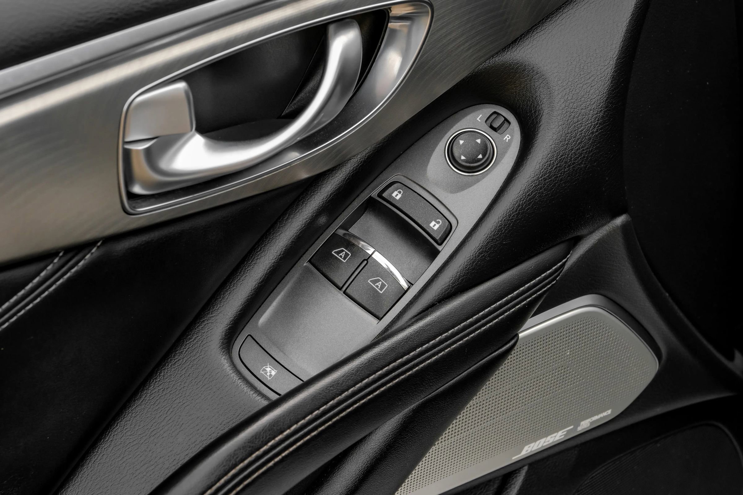 Used 2017 INFINITI Q60 3.0t w/ Cargo Package image 38