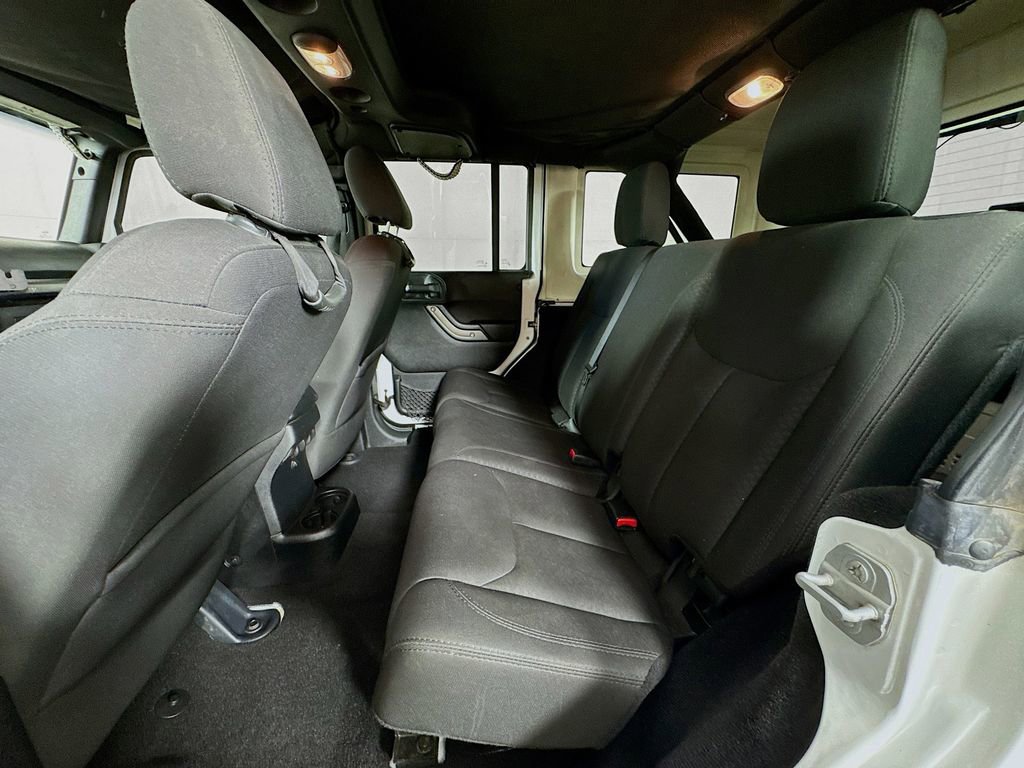 Used 2015 Jeep Wrangler Unlimited Willys image 27