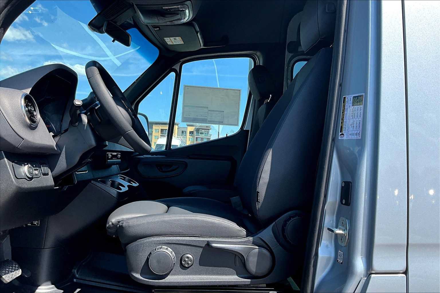 New 2025 Mercedes-Benz Sprinter 2500 image 9