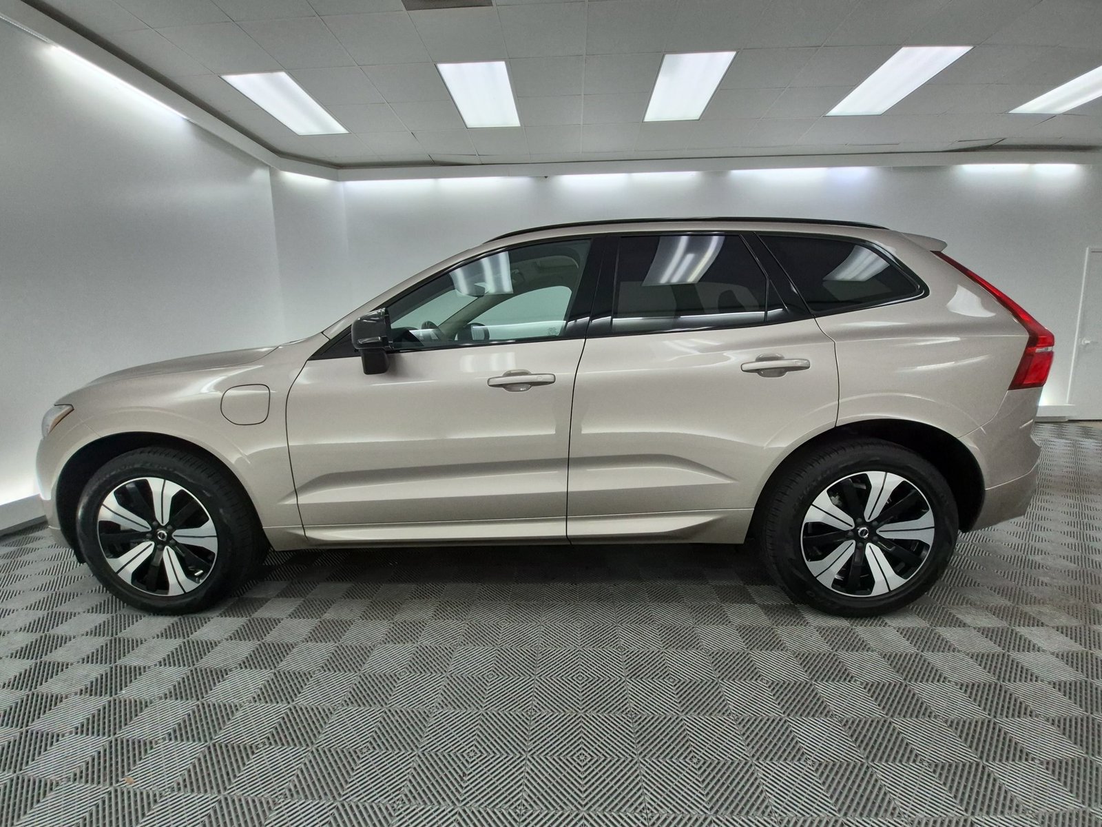 Used 2025 Volvo XC60 T8 Core w/ Protection Package Premier AWD/4WD video 2