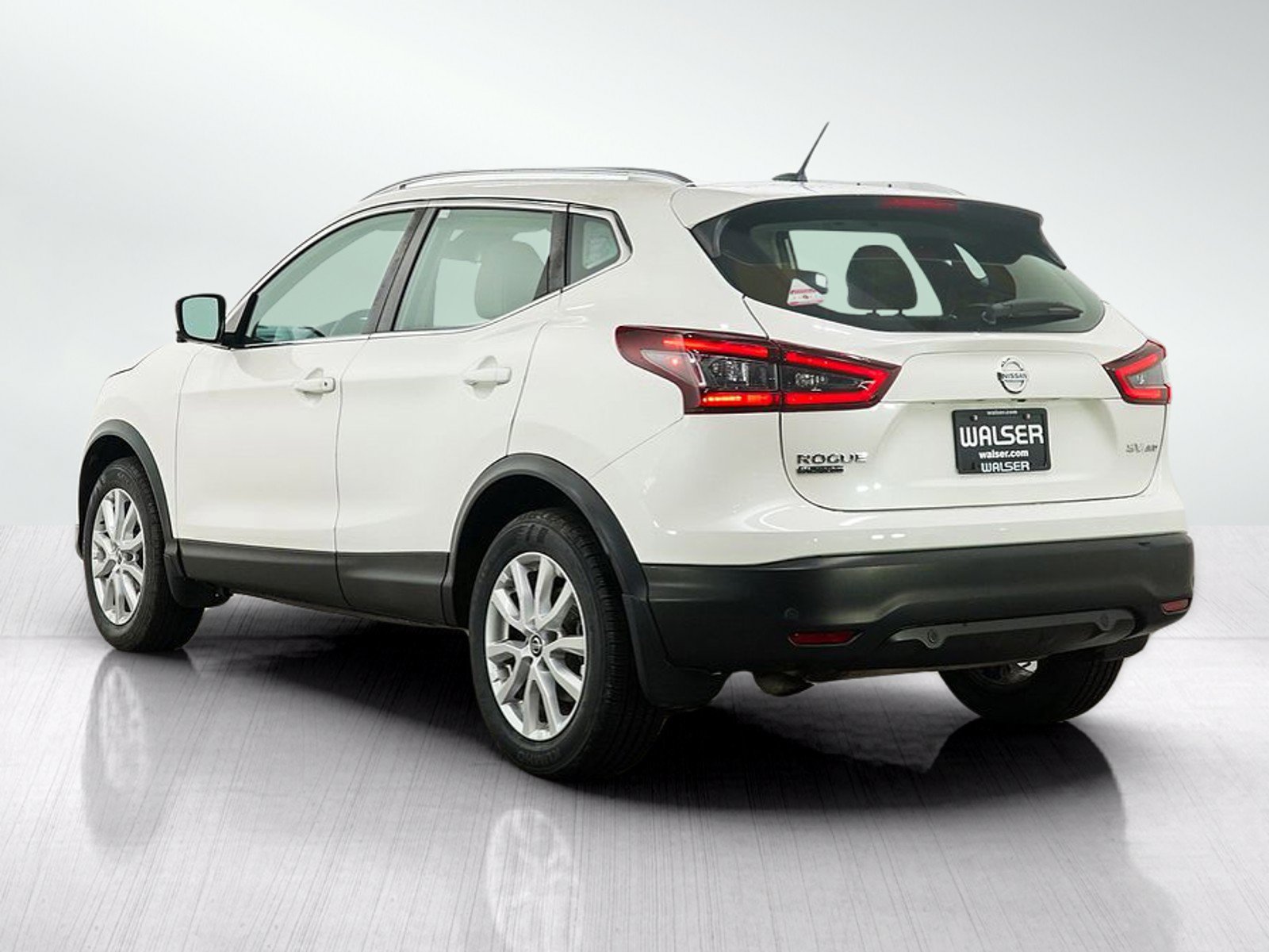 Used 2020 Nissan Rogue Sport SV w/ Technology Package AWD/4WD image 3