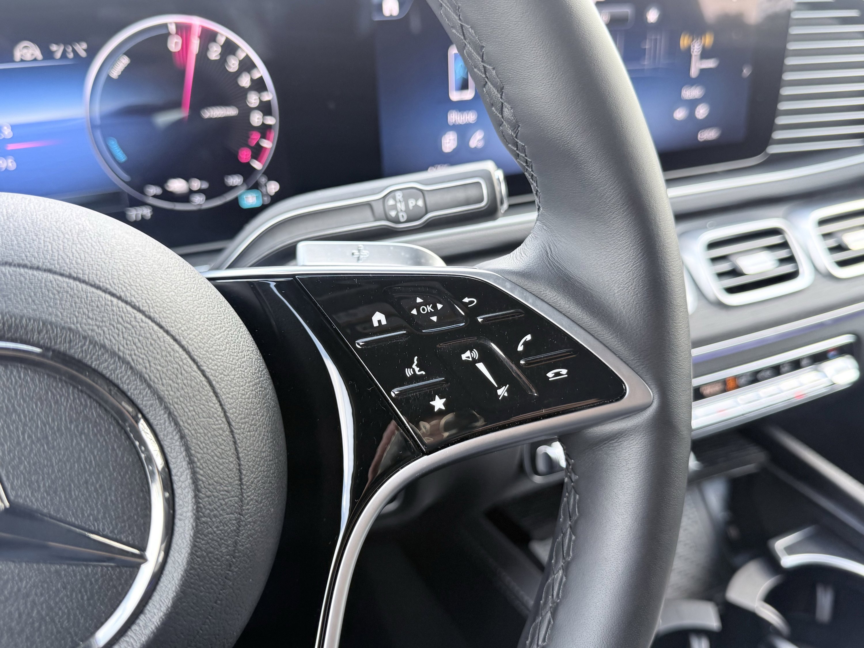 Used 2025 Mercedes-Benz GLE 450e 4MATIC w/ AMG Line Exterior image 47