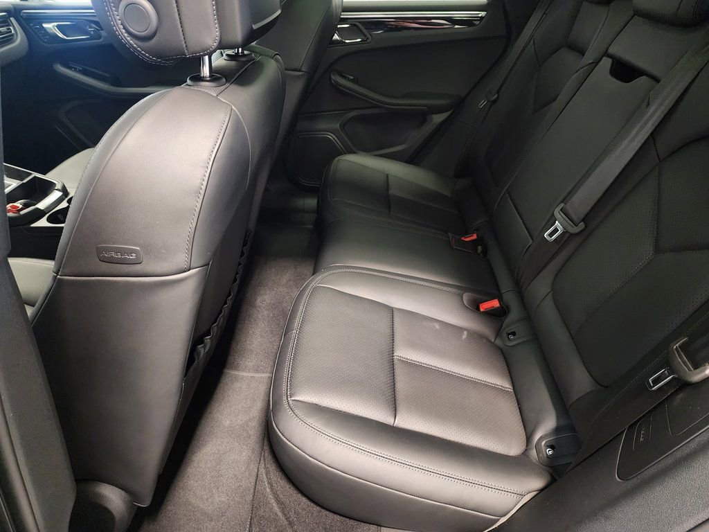 Certified 2025 Porsche Macan image 20