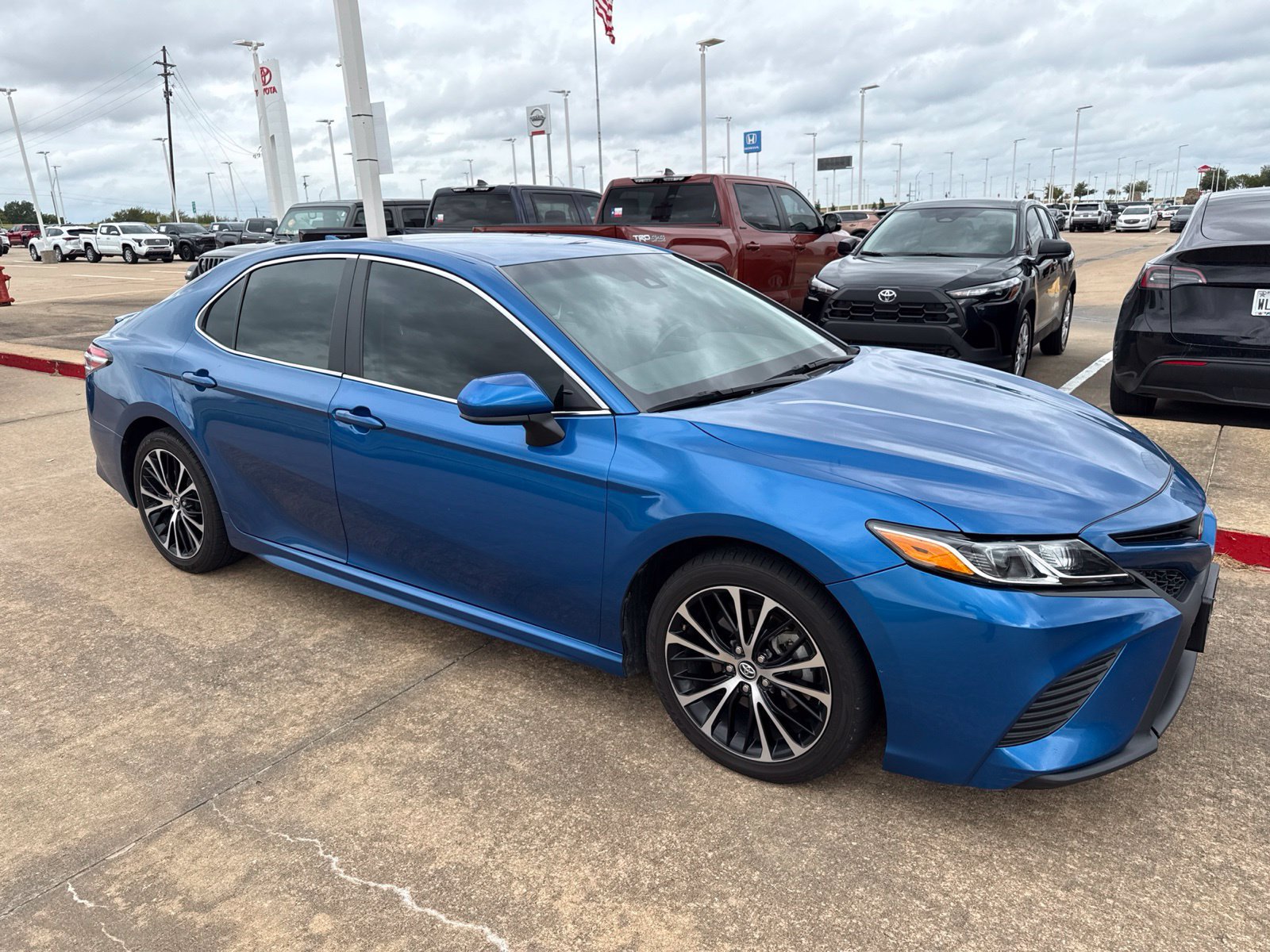 Used 2020 Toyota Camry SE FWD image 9