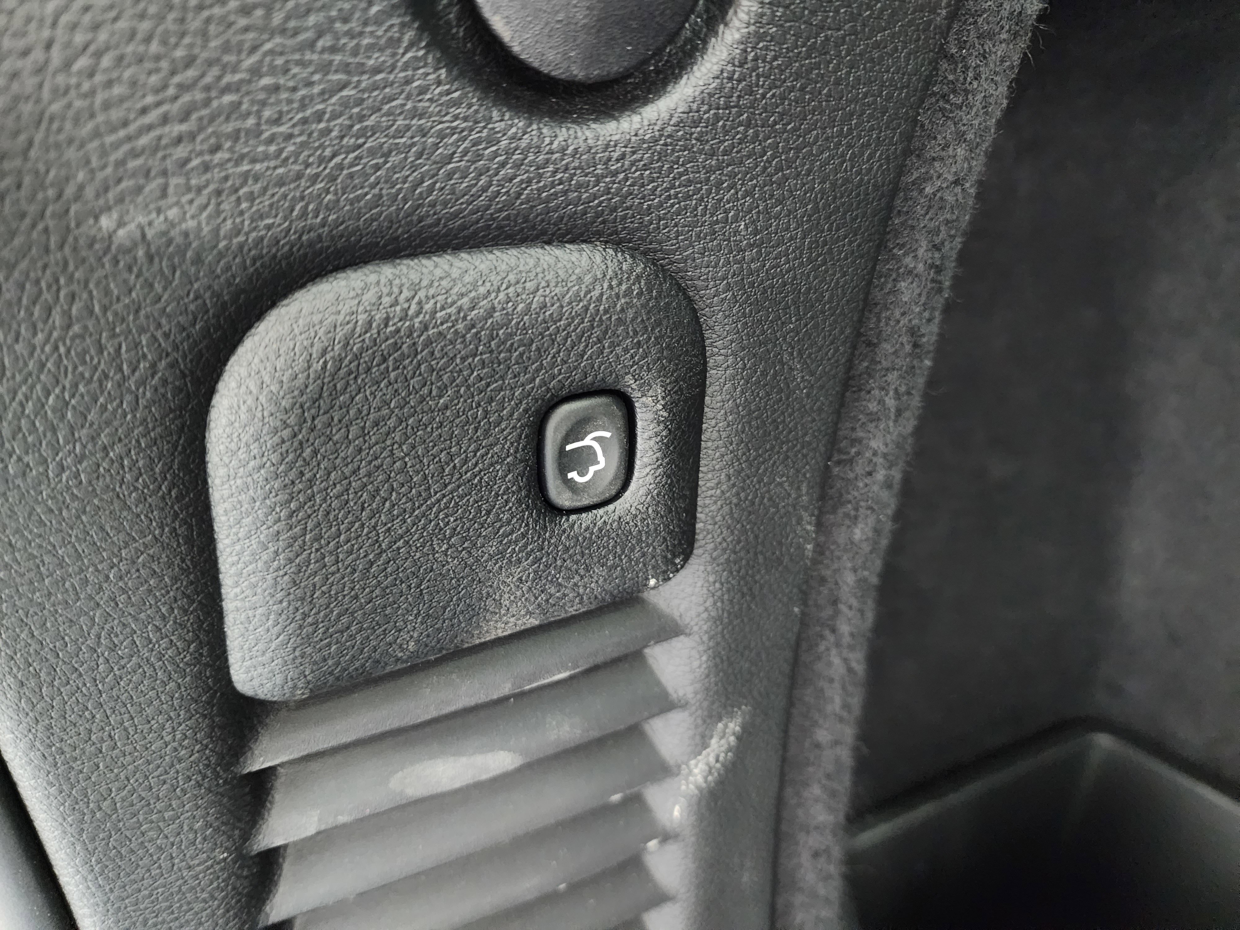 Used 2024 Dodge Durango GT image 32