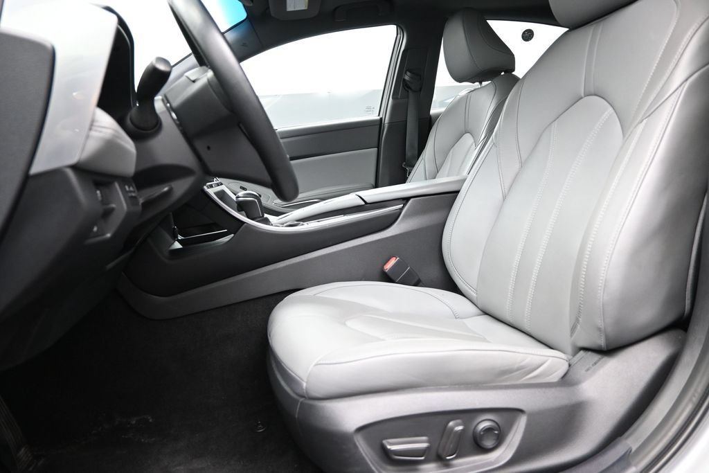 Used 2022 Toyota Avalon XLE w/ Moonroof Package FWD image 14