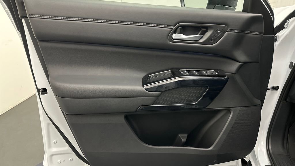 New 2026 Nissan Pathfinder Platinum w/ Accent Package image 14