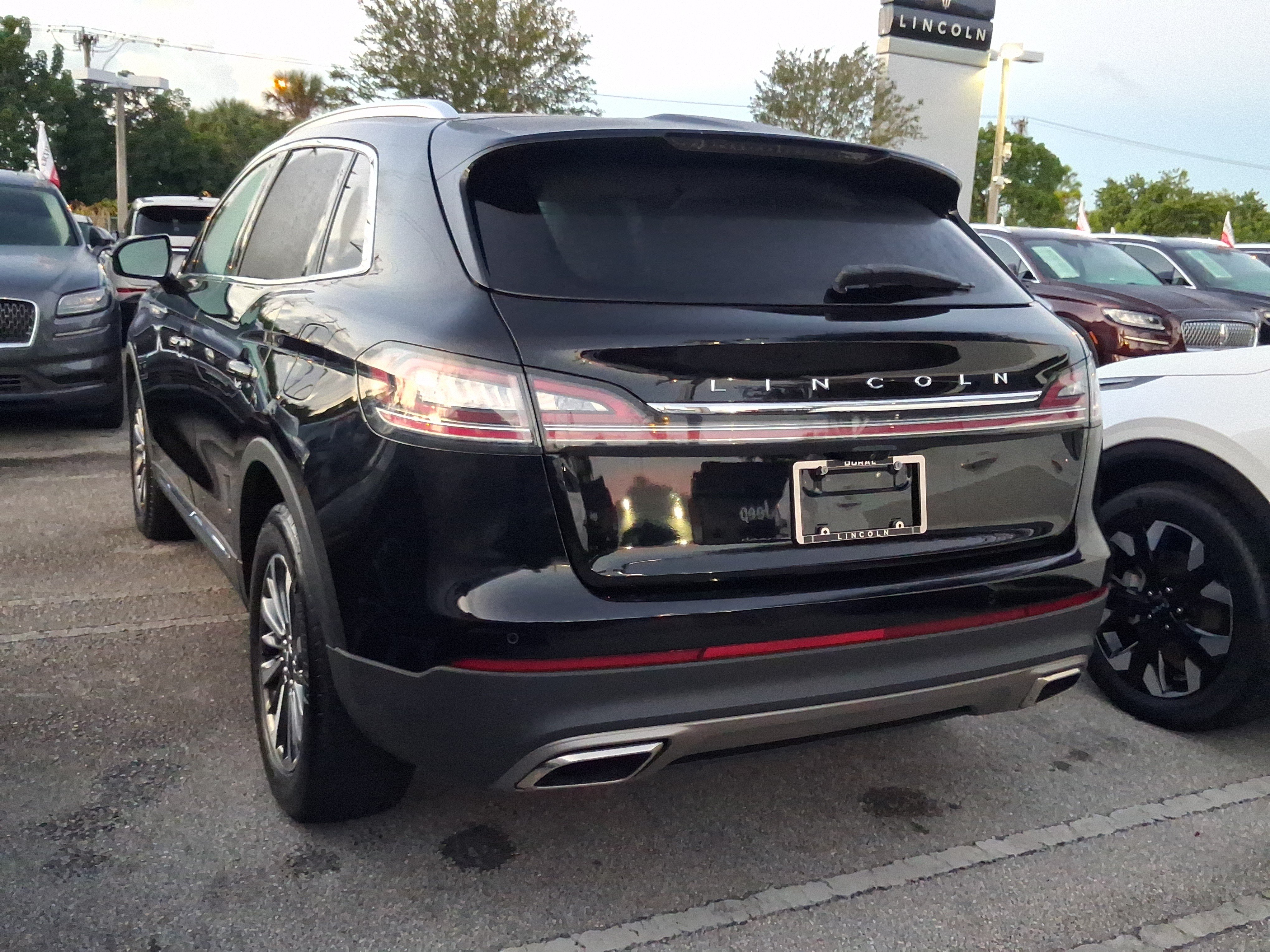 Used 2023 Lincoln Nautilus AWD image 3