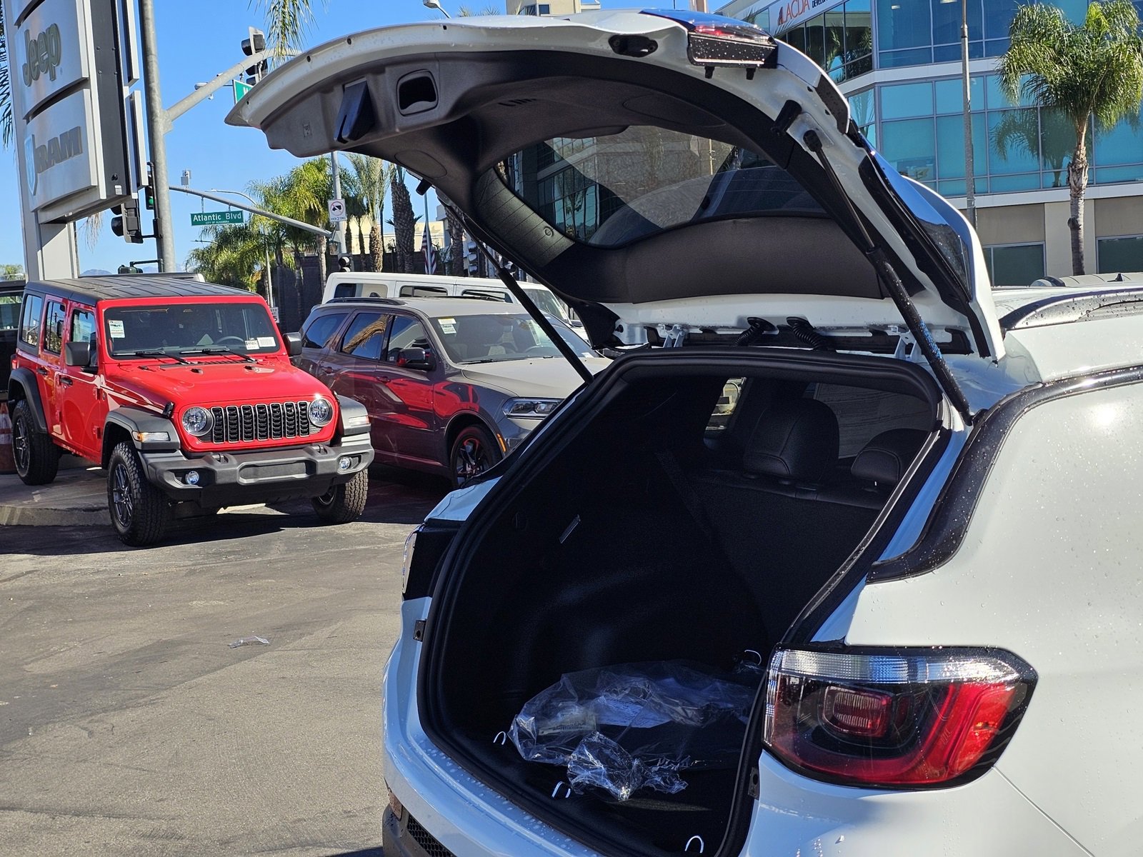 New 2026 Jeep Compass Latitude image 8