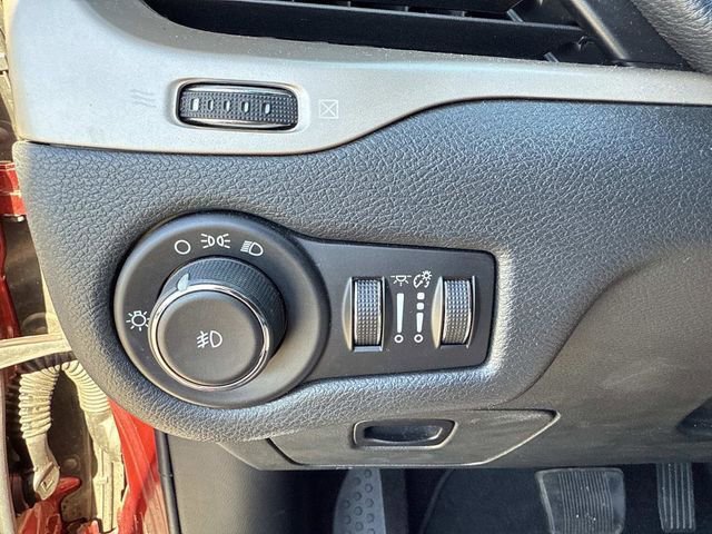 Used 2014 Jeep Cherokee Latitude image 28