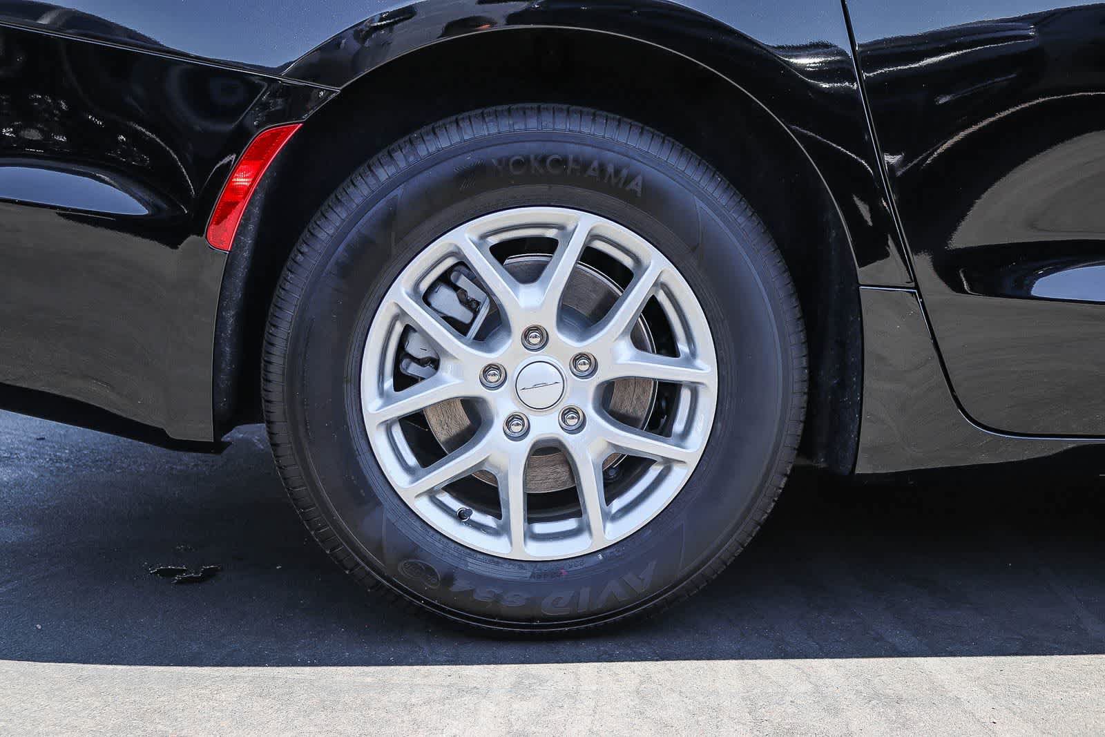 New 2027 Chrysler Pacifica Select FWD image 10