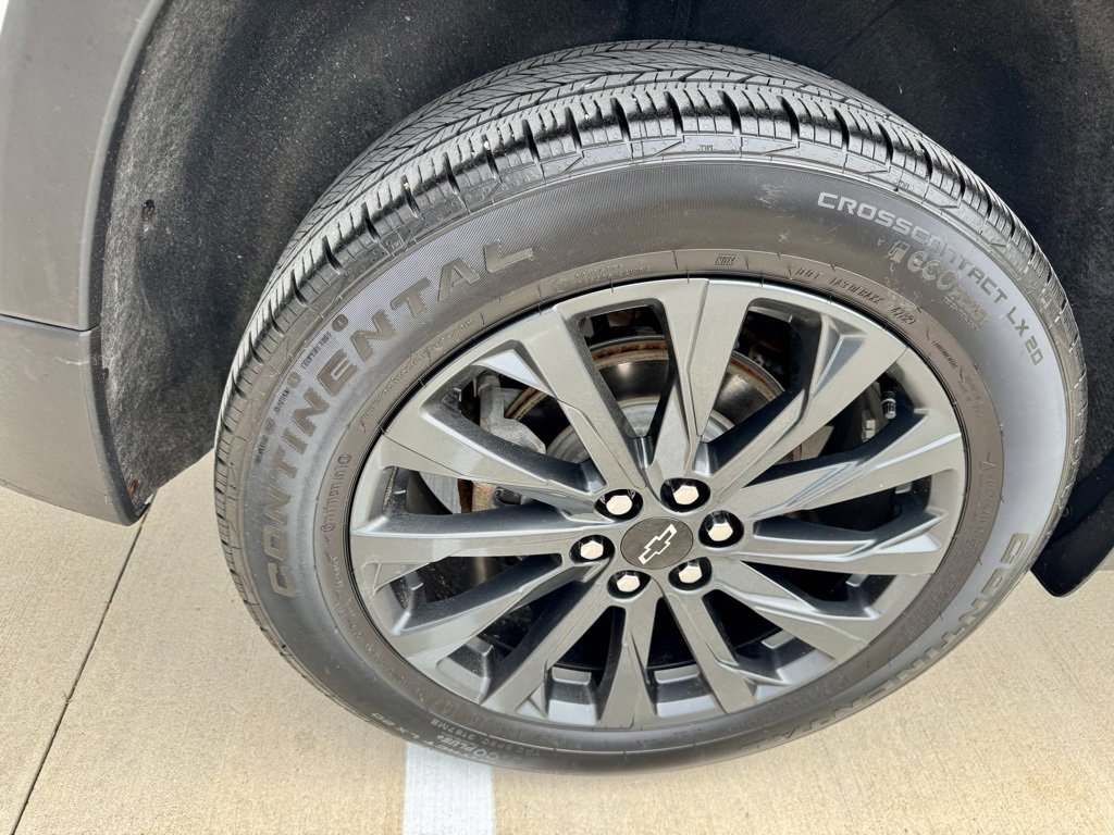 Used 2023 Chevrolet Traverse RS image 9