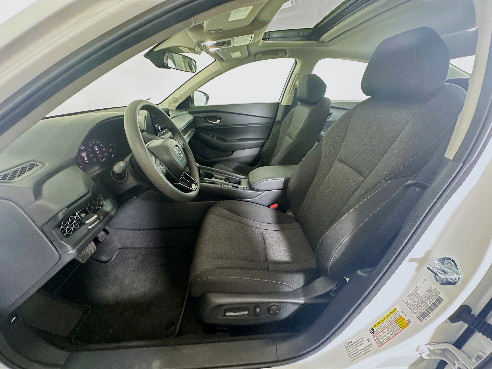 Used 2025 Honda Accord SE image 13