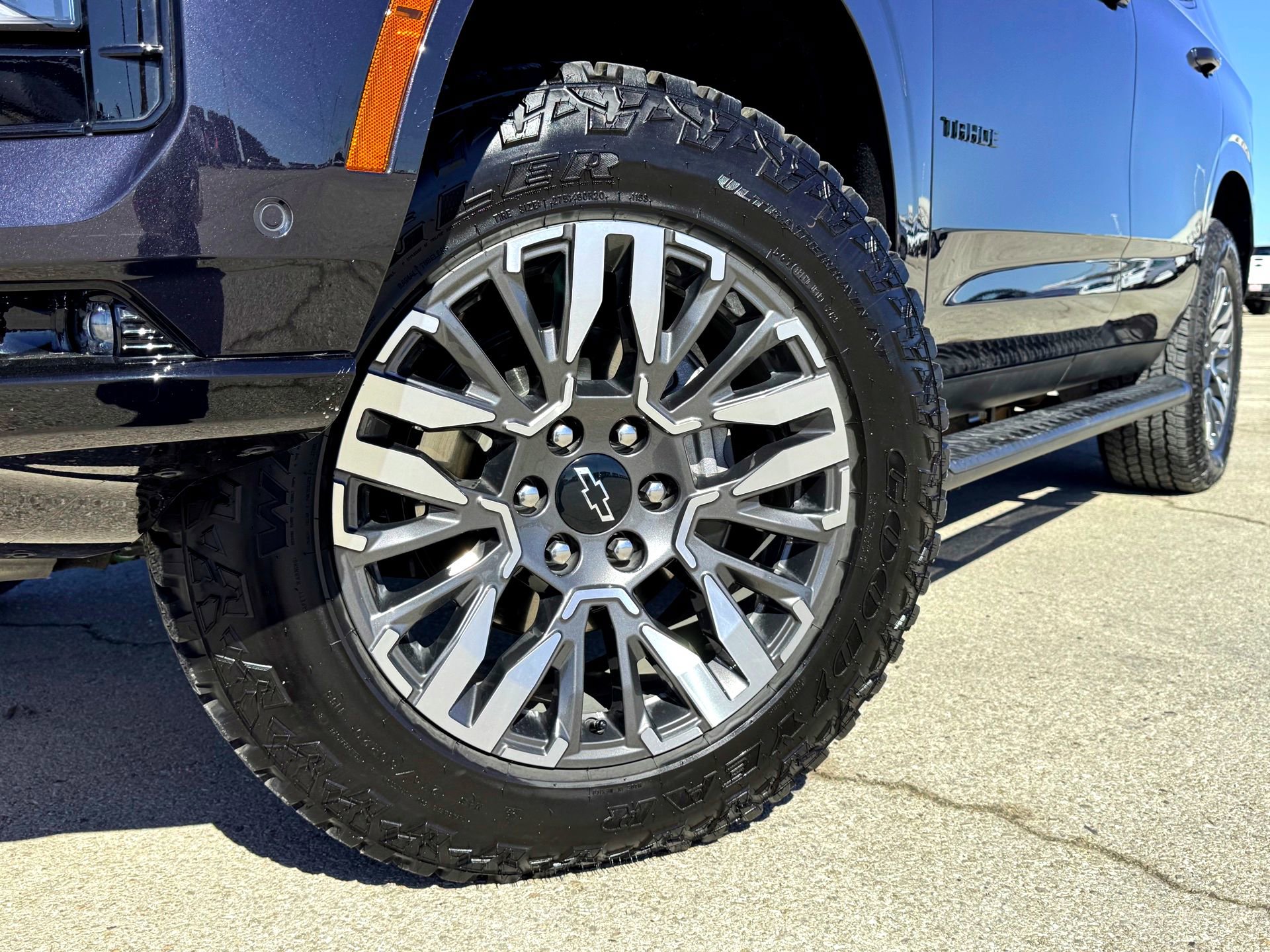 Used 2025 Chevrolet Tahoe Z71 image 2