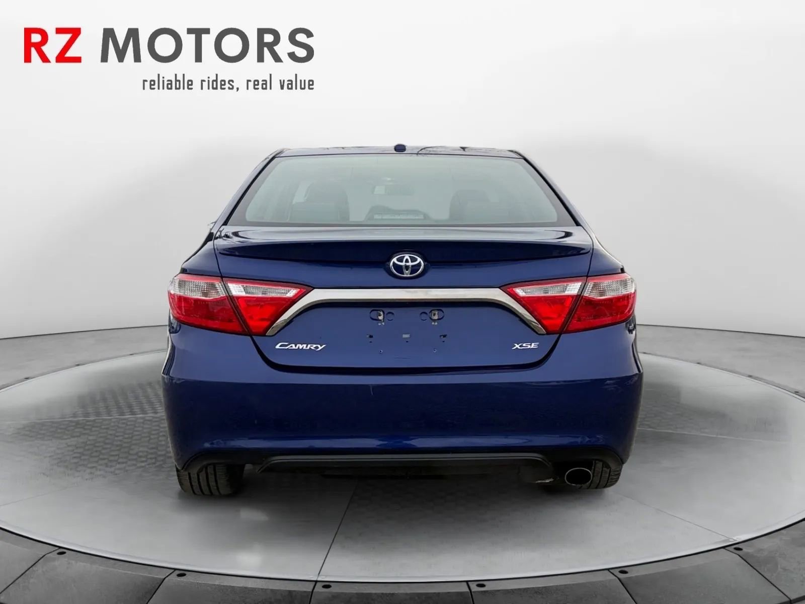 Used 2015 Toyota Camry XSE image 3