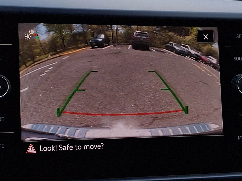 Certified 2023 Volkswagen Taos SE w/ Panoramic Sunroof Package AWD/4WD image 19