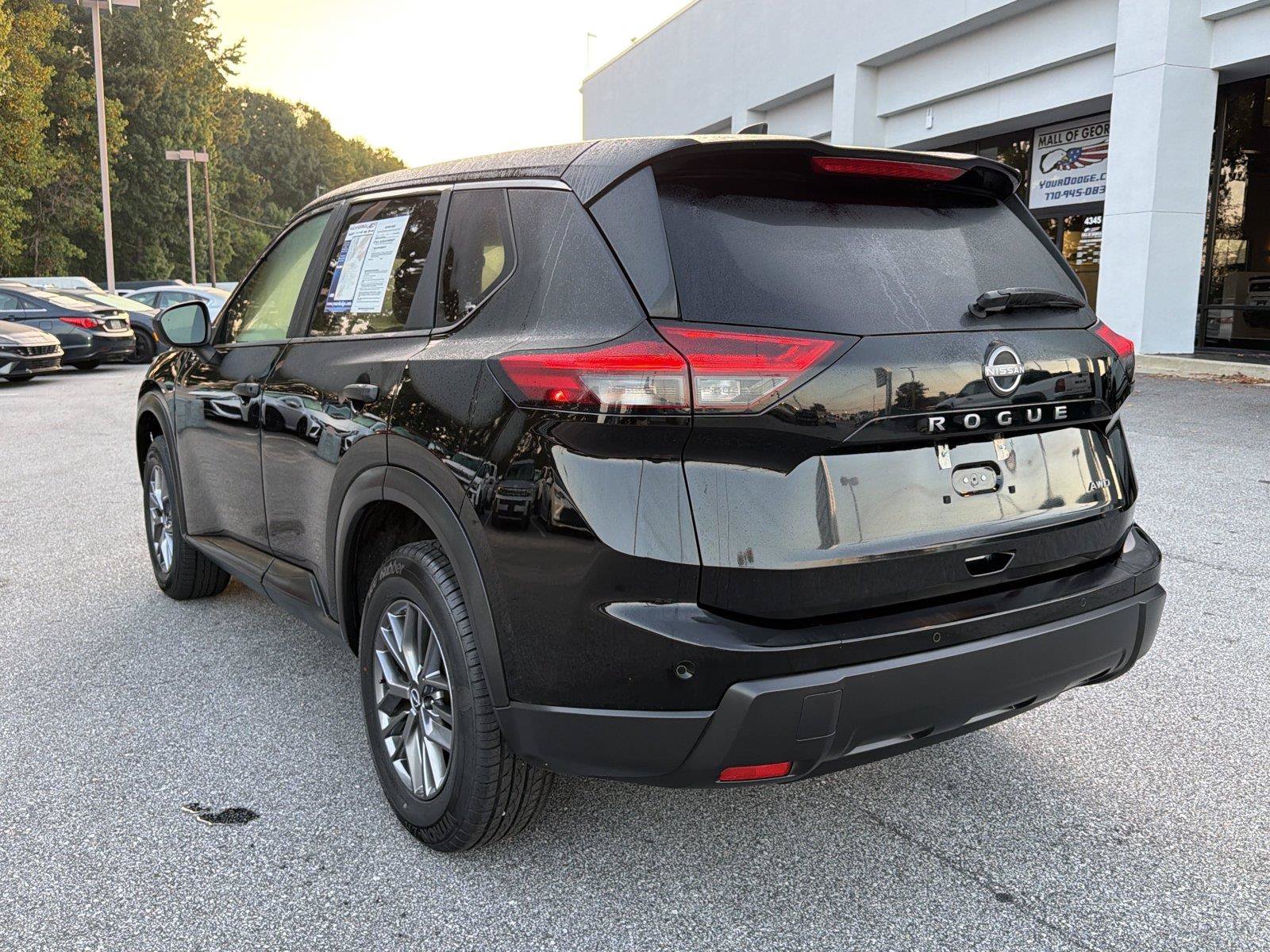 Used 2024 Nissan Rogue S AWD/4WD image 7