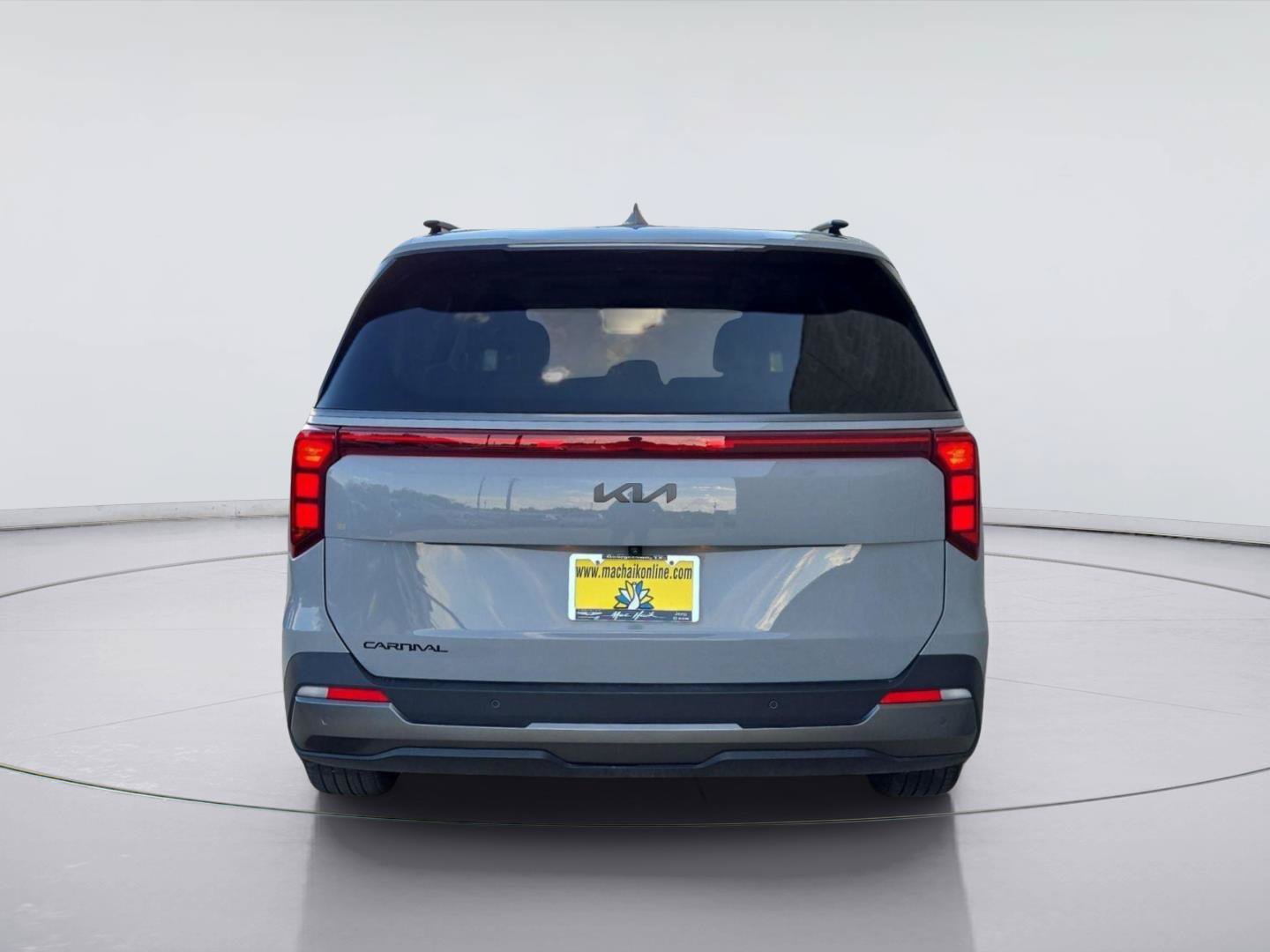 Used 2025 Kia Carnival SX w/ SX Dark Edition Package FWD image 4