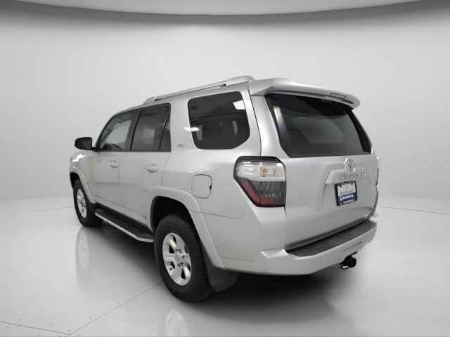 Used 2016 Toyota 4Runner SR5 AWD/4WD image 9