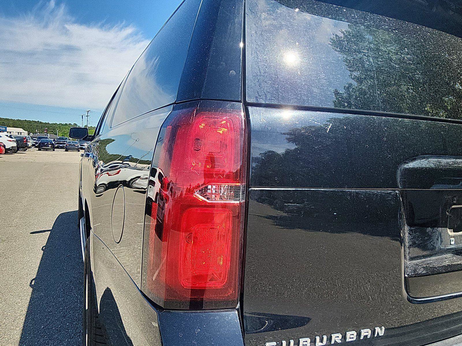 Used 2017 Chevrolet Suburban Premier AWD/4WD image 10