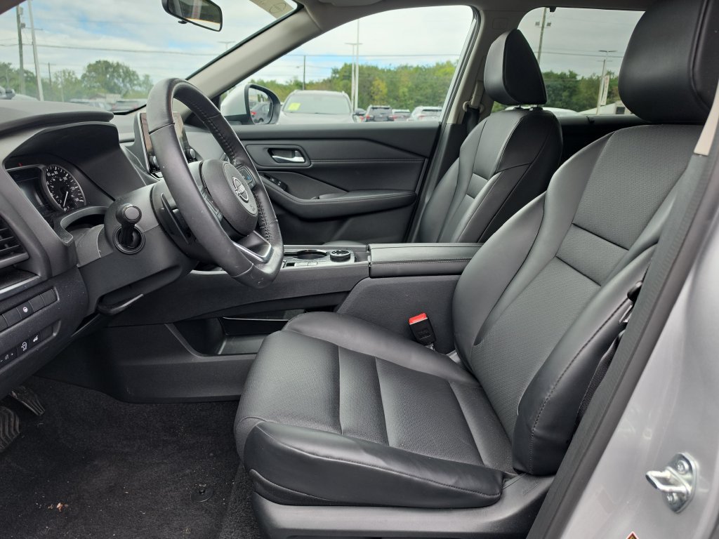 Used 2024 Nissan Rogue SV w/ SV Premium Package AWD/4WD image 10