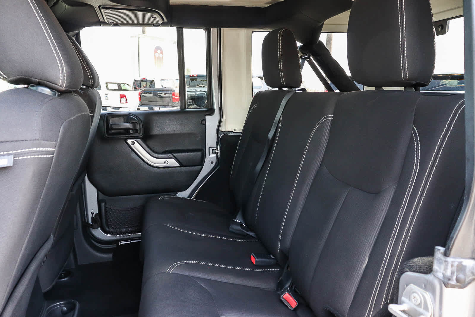 Used 2018 Jeep Wrangler Unlimited Sahara AWD/4WD image 24