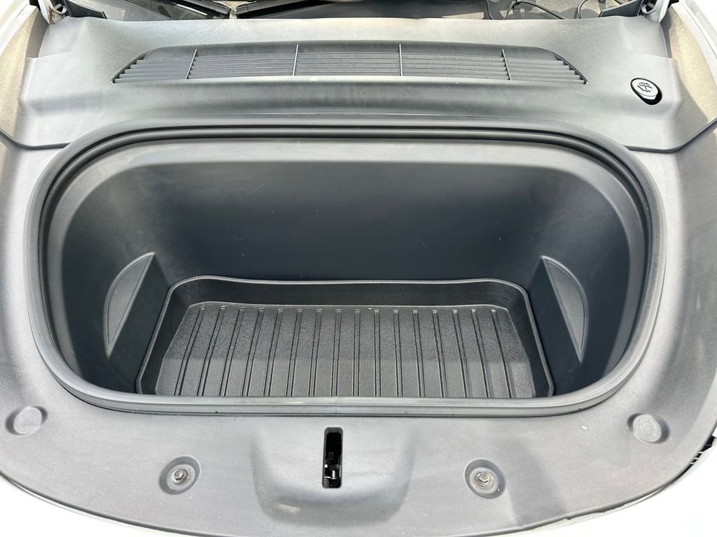 Used 2022 Tesla Model Y Long Range AWD/4WD image 30