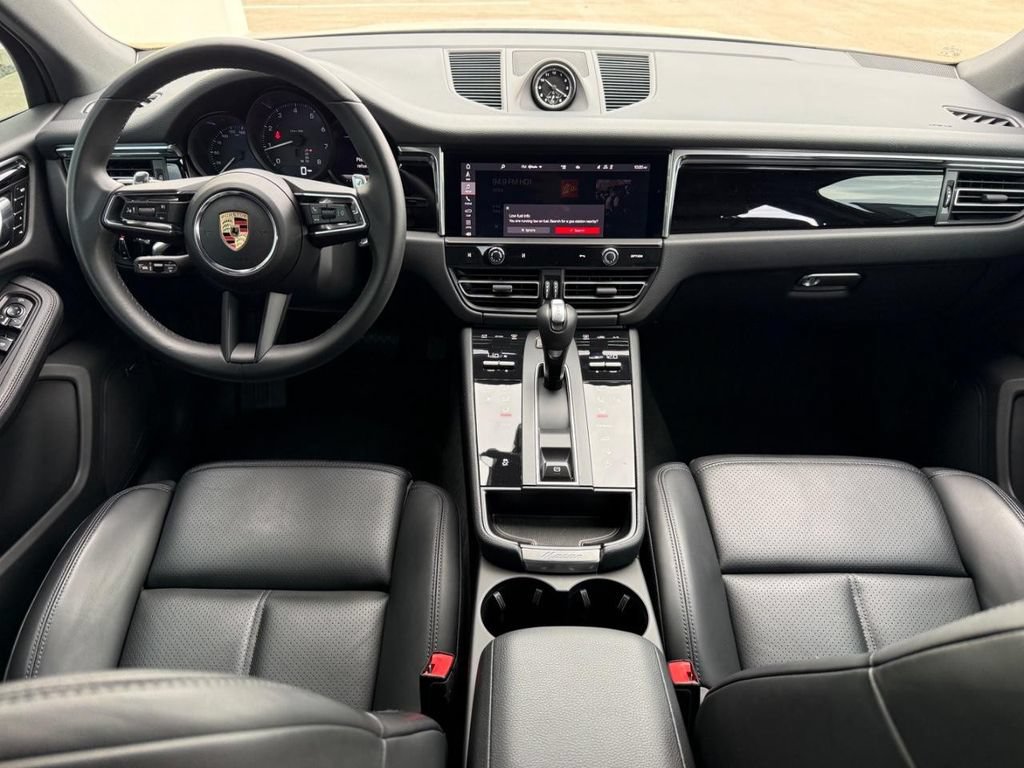 Used 2025 Porsche Macan AWD/4WD image 19