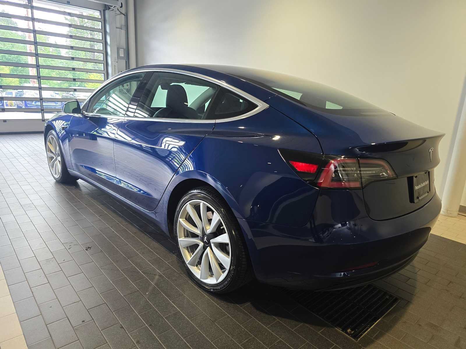 Used 2019 Tesla Model 3 Long Range AWD/4WD image 3