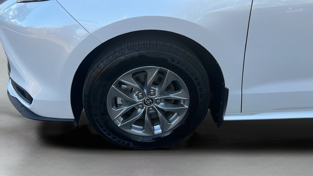 Certified 2026 Toyota Sienna XLE FWD image 28