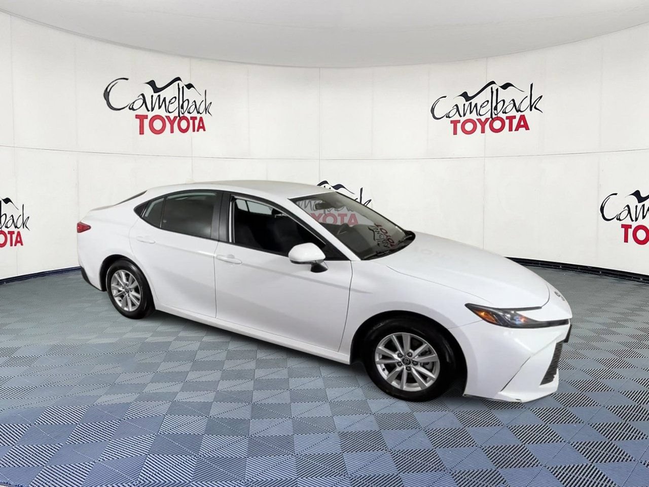Used 2025 Toyota Camry LE w/ Convenience Package FWD image 2