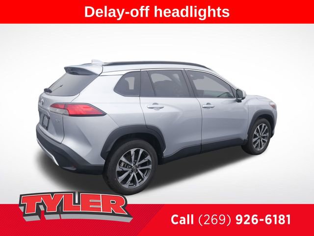 Used 2023 Toyota Corolla Cross XLE image 8