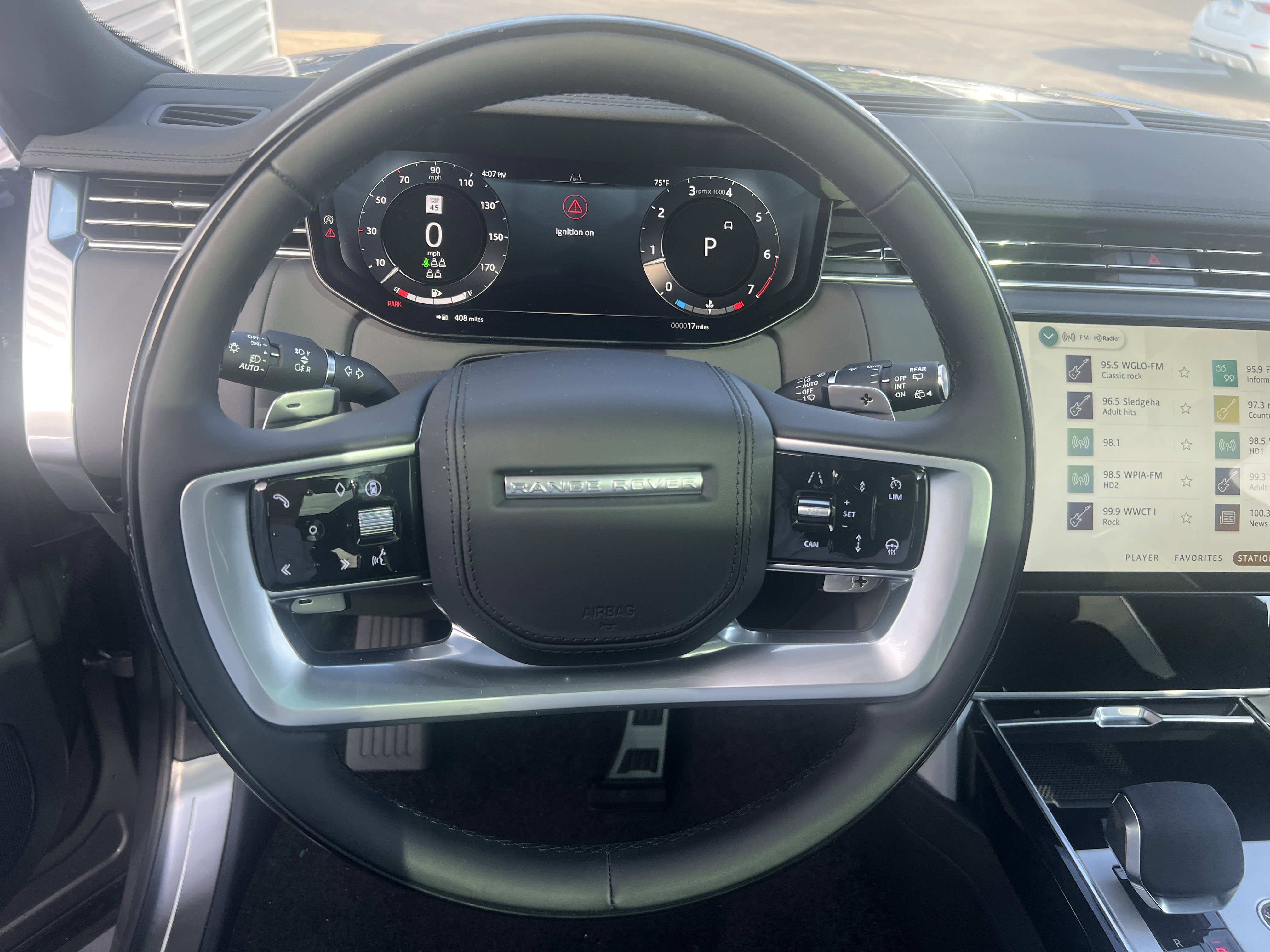 New 2025 Land Rover Range Rover Long Wheelbase SE image 10