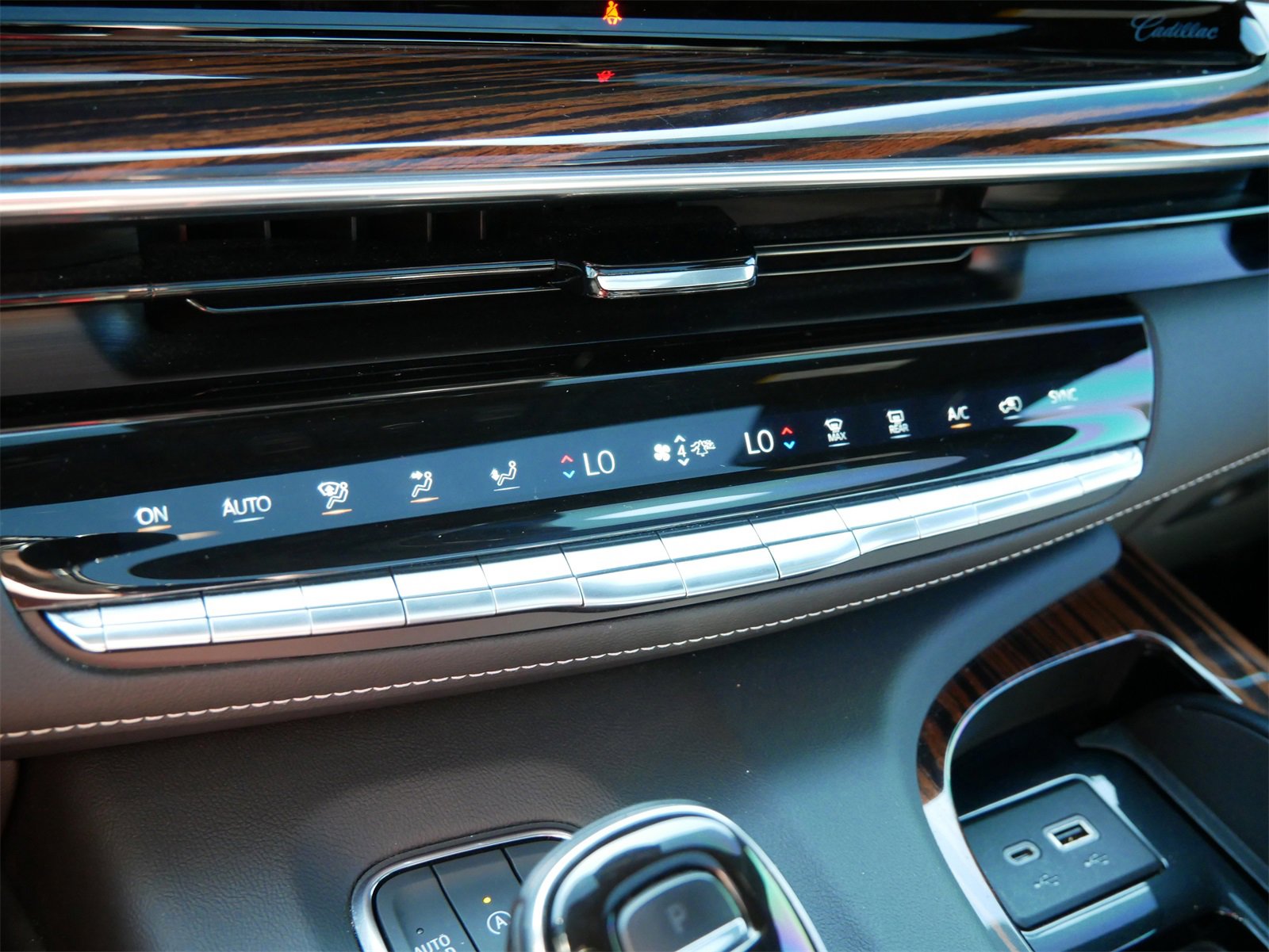 Used 2021 Cadillac Escalade Premium Luxury w/ Performance Package image 20